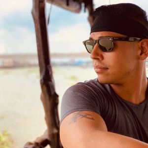 Meet your Posher, Devin